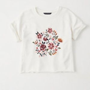 NWOT Abercrombie & Fitch Embroidered Sweatshirt